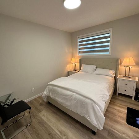 YYC 2 Bedroom 2 Washrooms Brand New Beautiful & Cozy Suite מראה חיצוני תמונה