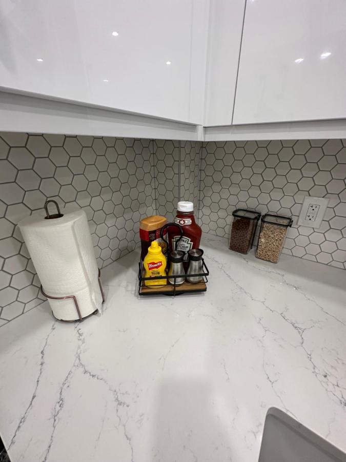 YYC 2 Bedroom 2 Washrooms Brand New Beautiful & Cozy Suite מראה חיצוני תמונה