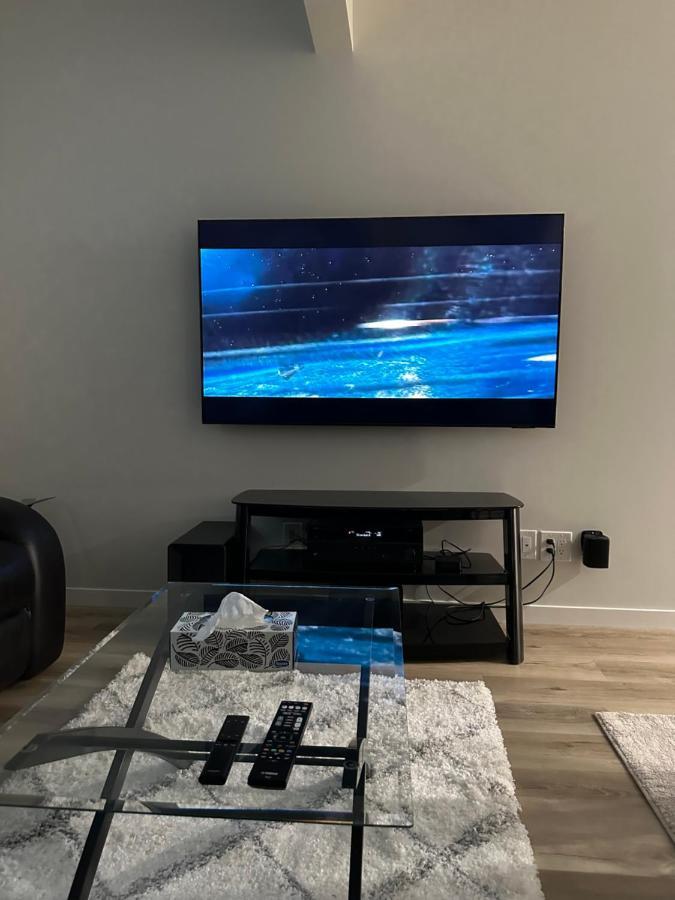 YYC 2 Bedroom 2 Washrooms Brand New Beautiful & Cozy Suite מראה חיצוני תמונה