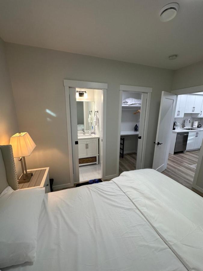 YYC 2 Bedroom 2 Washrooms Brand New Beautiful & Cozy Suite מראה חיצוני תמונה