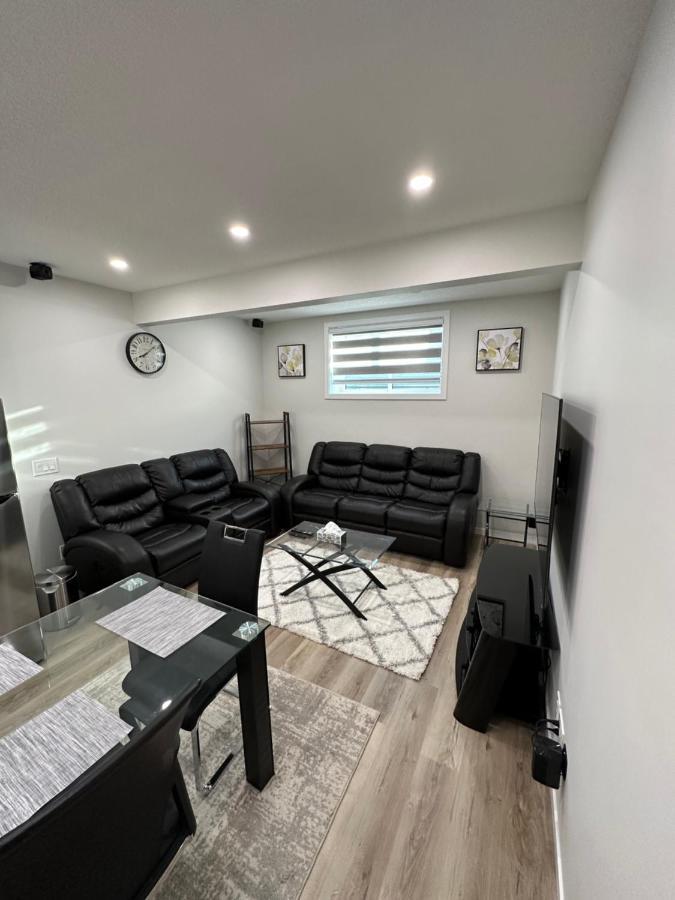 YYC 2 Bedroom 2 Washrooms Brand New Beautiful & Cozy Suite מראה חיצוני תמונה