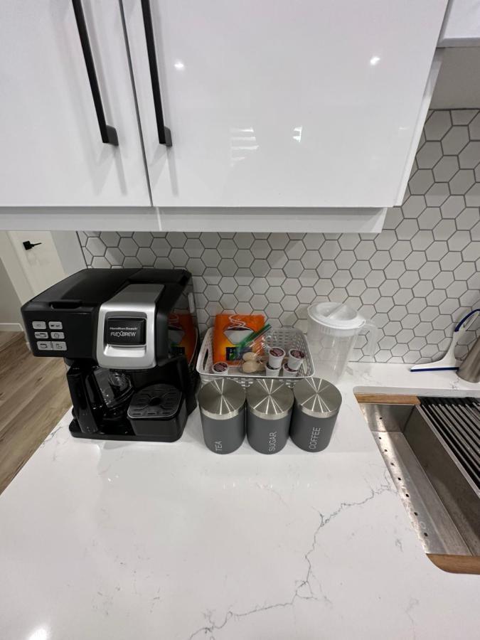 YYC 2 Bedroom 2 Washrooms Brand New Beautiful & Cozy Suite מראה חיצוני תמונה