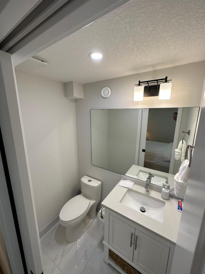 YYC 2 Bedroom 2 Washrooms Brand New Beautiful & Cozy Suite מראה חיצוני תמונה